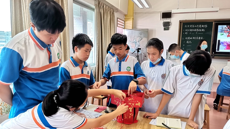 新市中学与番禺实验中学-宫灯制作_副本.jpg